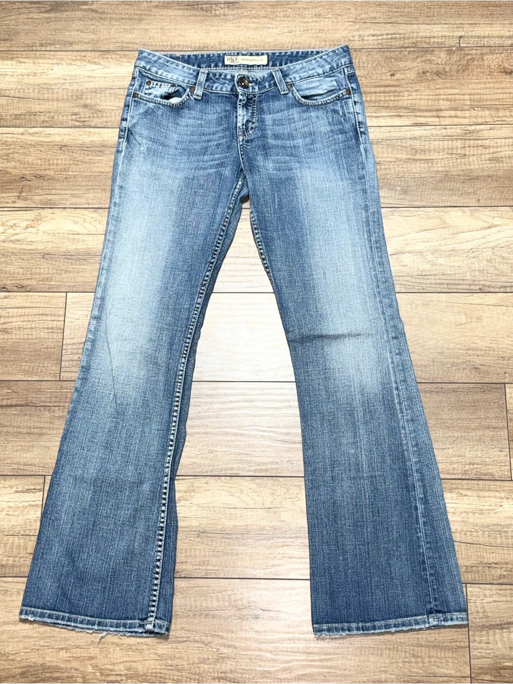 BKE Buckle Madison Stretch Boot Cut Medium Wash Denim Jeans Womens 30 x 33.5